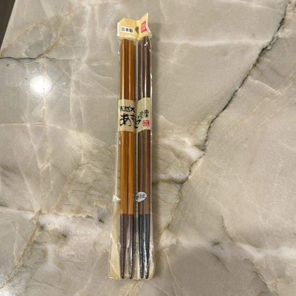 Set of 2 Pairs Japanese Natural Wood Chopsticks - Made in Japan NEW - Picture 1 of 3